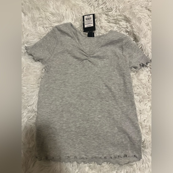 heathered grey, slight v-cut. size: L 10/12 . little flare on arms and bottom. - Picture 2 of 7